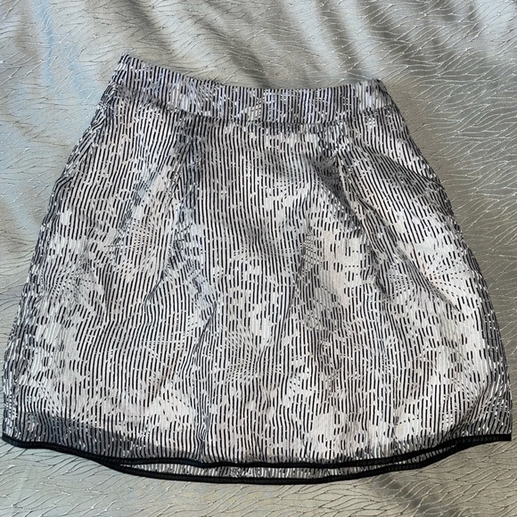 SHORT NEUTRAL COCKTAIL SKIRT - Picture 1 of 4
